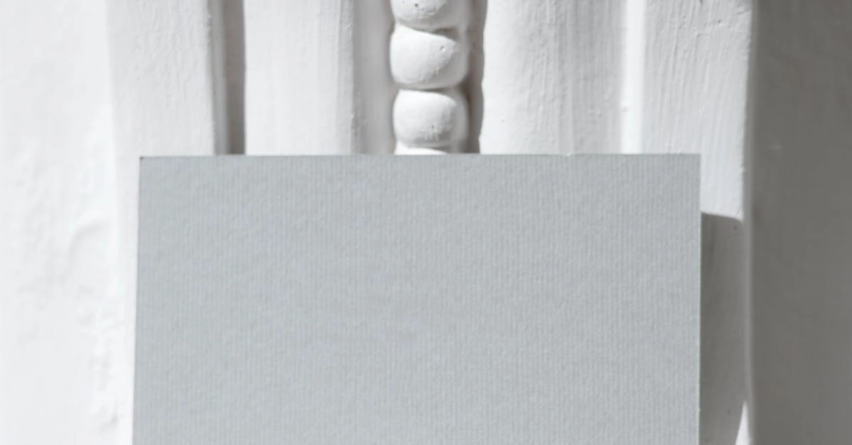 Объемная композиция карточного дизайна в скульптурном искусстве