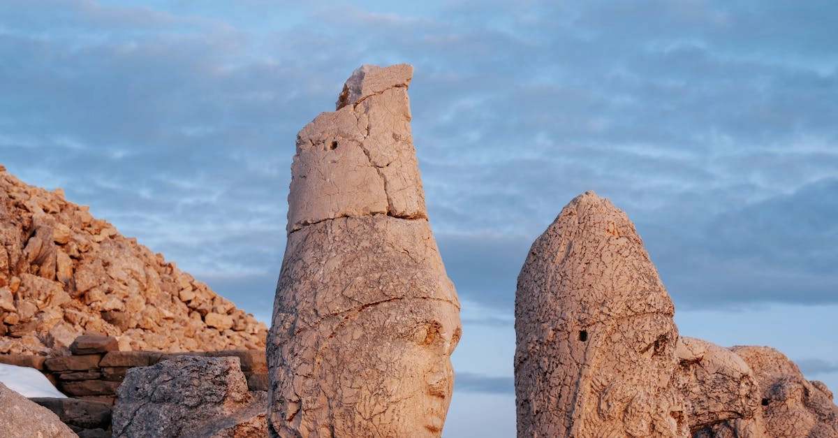 Скульптурные образы мифологических персонажей Зевса и Аида в творчестве